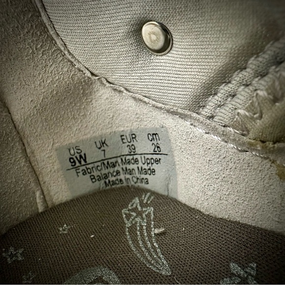 NWT Bzees Abstract Frill Loafer Flat Gray Slip On Breathable Strap Size 9W - Picture 13 of 13